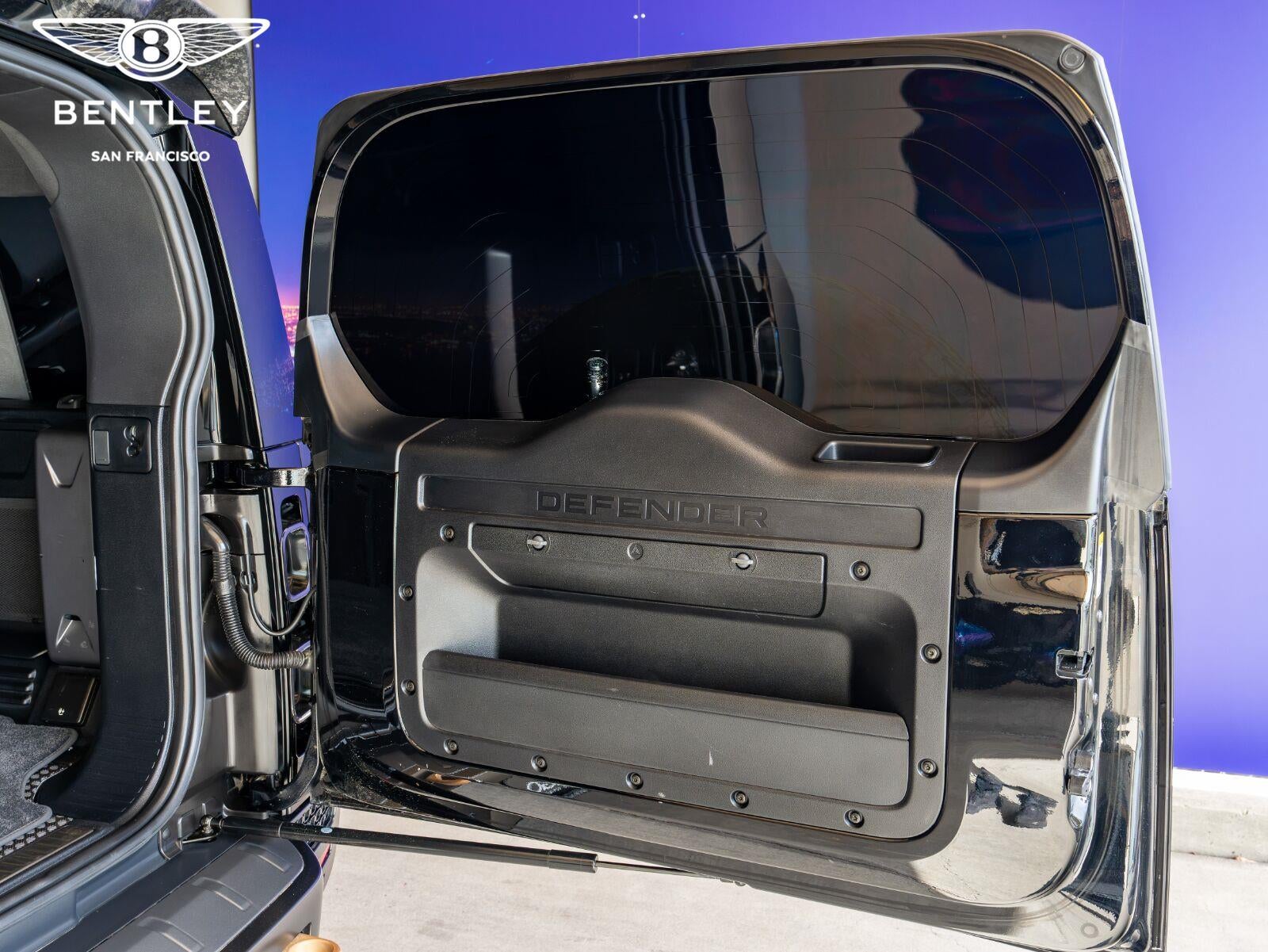 2025 Land Rover Defender URBAN OCTA Edition One
