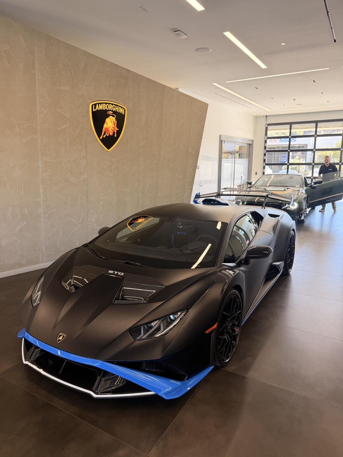 2024 Lamborghini Huracan STO