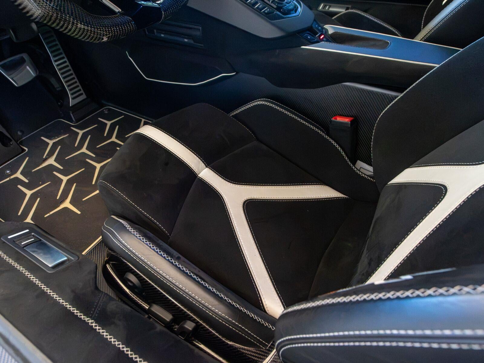 2020 Lamborghini Aventador SVJ Roadster